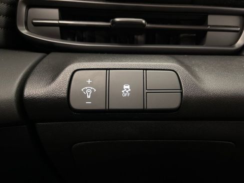 Certified 2025 Hyundai Elantra Sport image 30