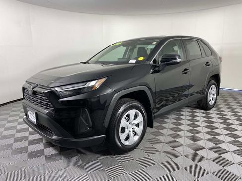 Used 2025 Toyota RAV4 LE AWD/4WD image 4