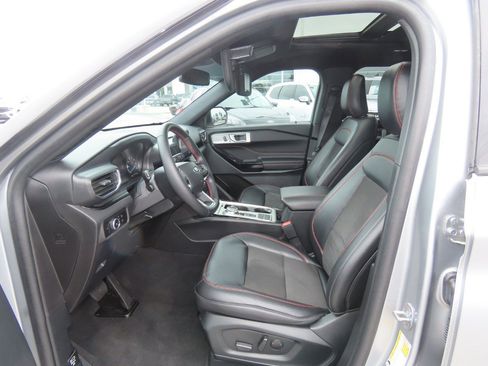 Used 2023 Ford Explorer ST-Line w/ Class IV Trailer Tow Package RWD image 27