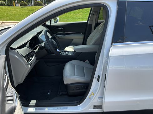 Used 2019 Cadillac XT4 Luxury FWD image 16