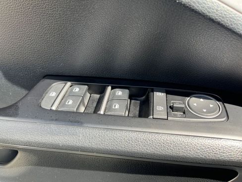 Used 2025 Kia Soul LX w/ LX Technology Package FWD image 18