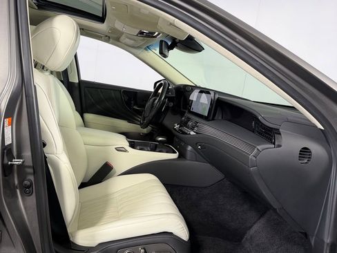 Used 2023 Lexus LS 500 w/ Interior Upgrade Package RWD image 32
