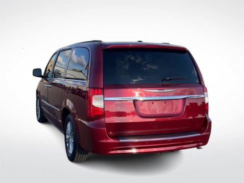 Used 2015 Chrysler Town & Country Touring-L w/ Driver Convenience Group image 7