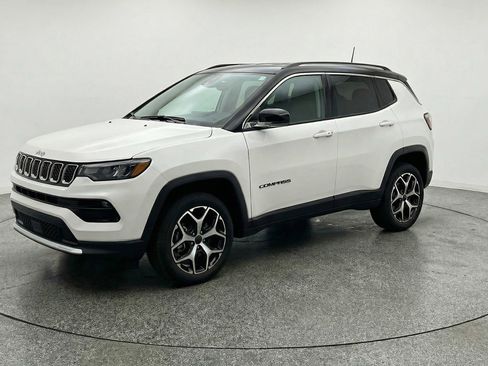 Used 2025 Jeep Compass Limited AWD/4WD image 3