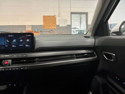 Used 2025 Kia K4 LXS image 35