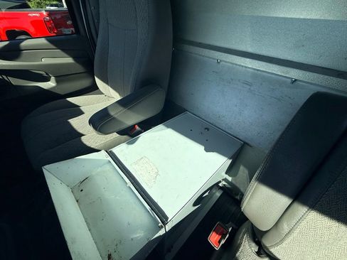 Used 2015 Chevrolet Express 3500 RWD image 19