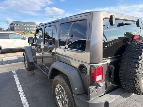 Used 2017 Jeep Wrangler Unlimited Rubicon w/ Connectivity Group AWD/4WD image 44