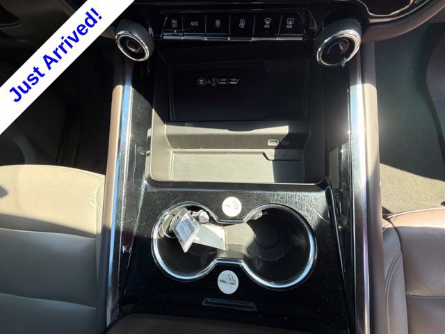Used 2025 Chevrolet Suburban LT RWD image 31