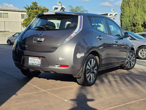 Used 2015 Nissan Leaf SV image 11