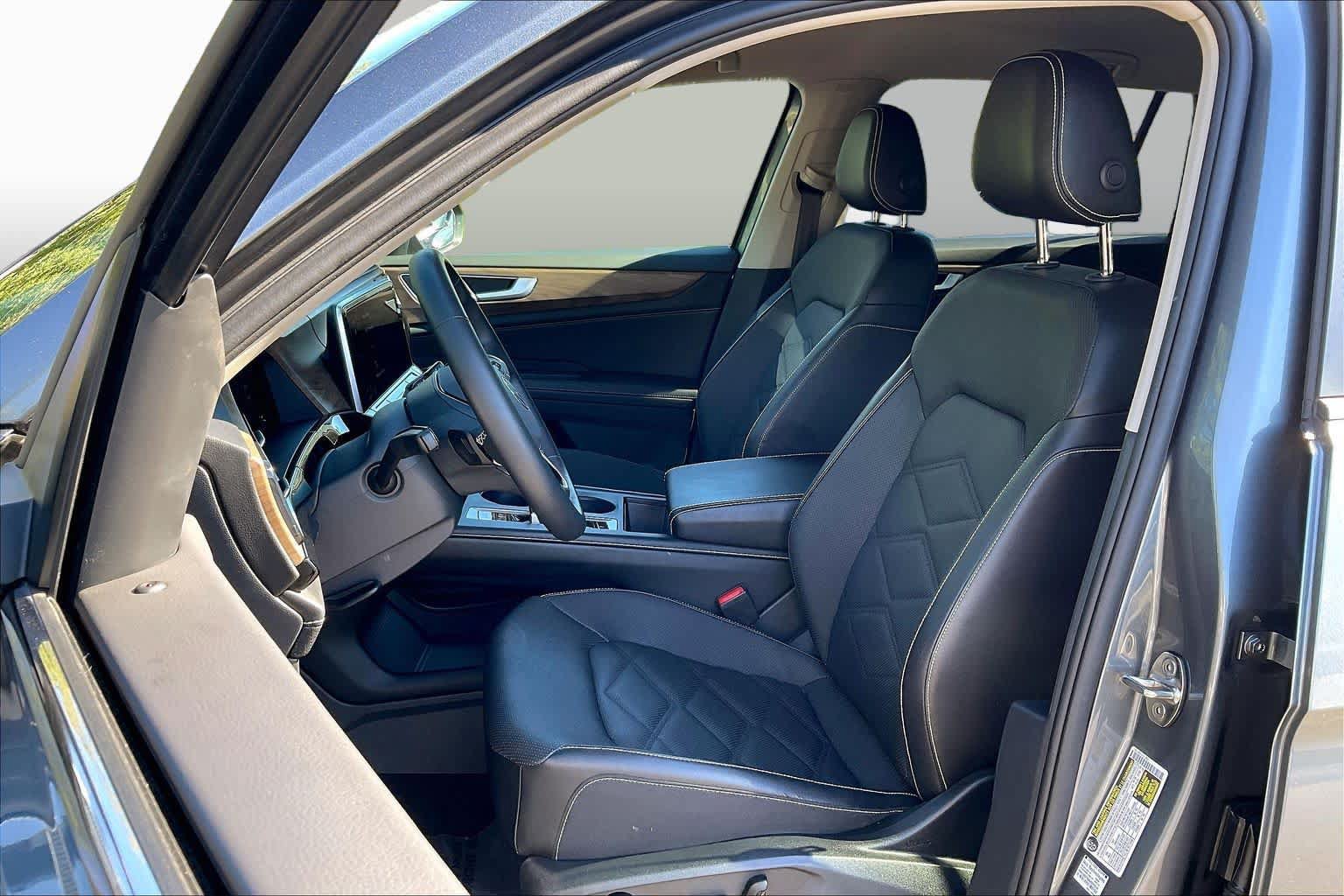 Used 2024 Volkswagen Atlas SE FWD image 7