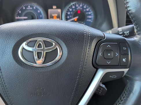 Used 2017 Toyota Sienna L image 15