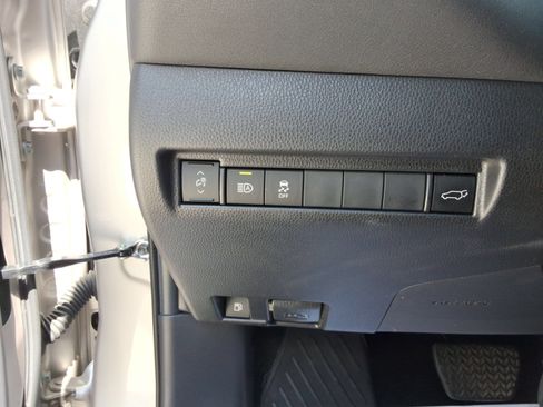 Used 2023 Toyota Venza XLE AWD/4WD image 20