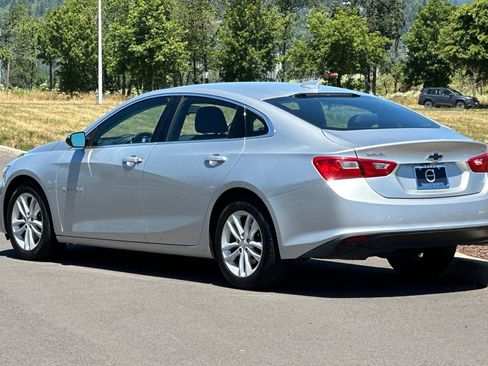 Used 2018 Chevrolet Malibu LT FWD image 5