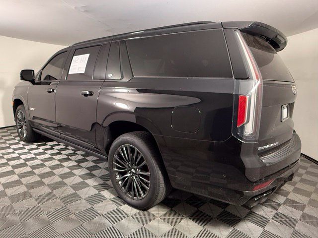 Used 2024 Cadillac Escalade ESV V AWD/4WD image 4