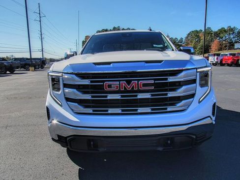 New 2026 GMC Sierra 1500 SLE image 2