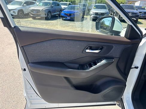 Used 2021 Nissan Rogue SV AWD/4WD image 12