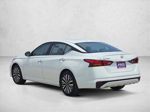 Used 2025 Nissan Altima 2.5 SV FWD image 7