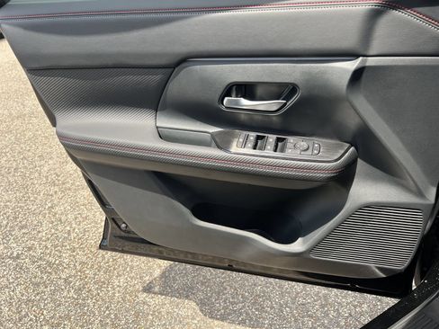 New 2026 Nissan Kicks SR w/ SR Premium Package FWD image 15