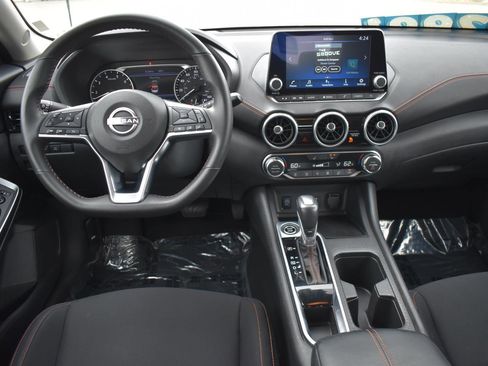 Used 2025 Nissan Sentra SR FWD image 19