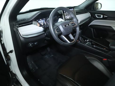 Used 2025 Jeep Compass Limited AWD/4WD image 17