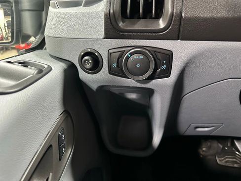 Used 2018 Ford Transit 350 XL image 28