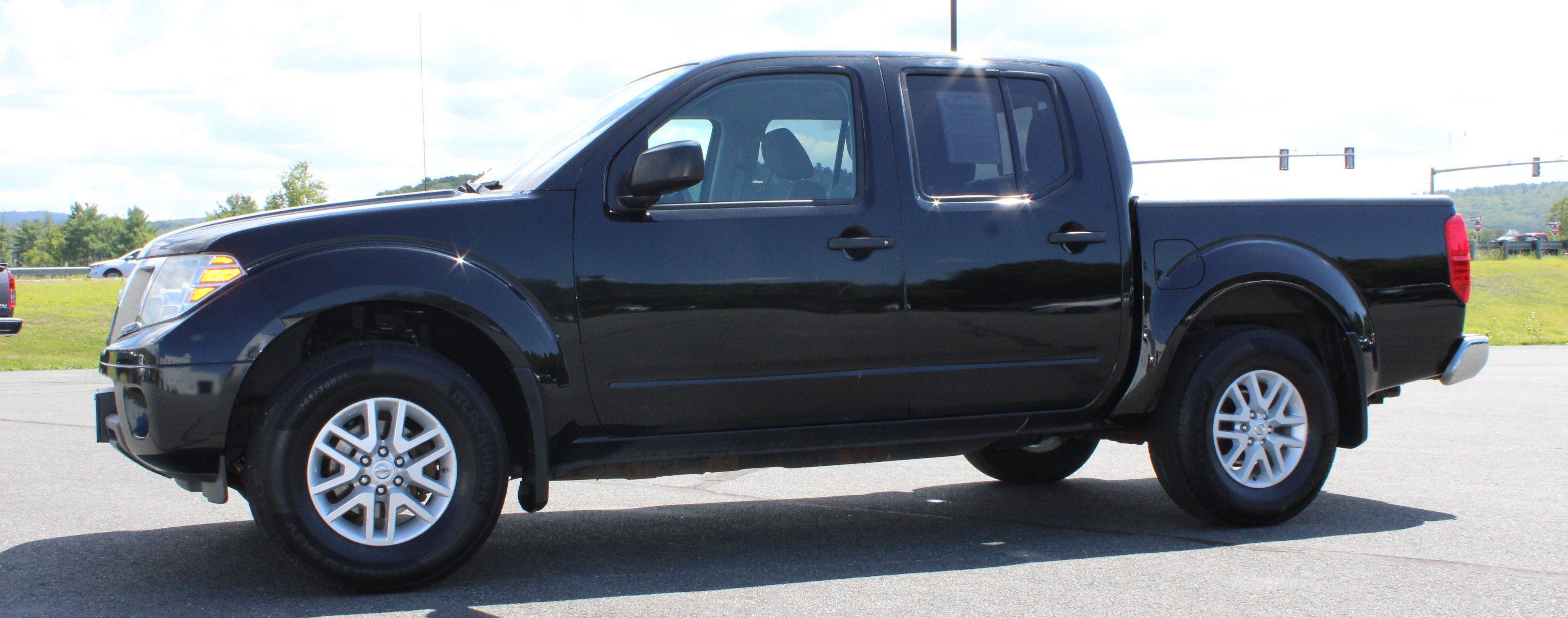 Used 2017 Nissan Frontier SV w/ SV Value Truck Package AWD/4WD image 8
