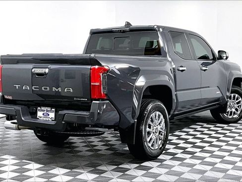 Used 2025 Toyota Tacoma Limited AWD/4WD image 12