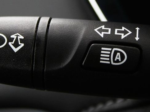 Used 2023 Chevrolet Traverse LT image 25