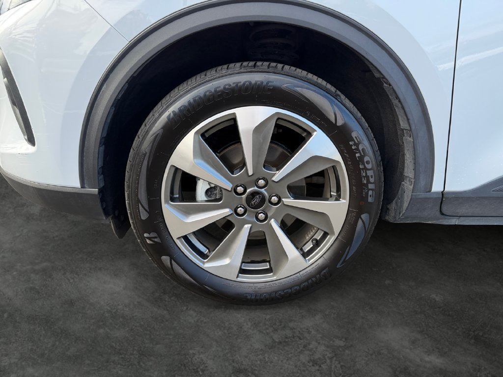 Used 2025 Ford Escape Platinum AWD/4WD image 4