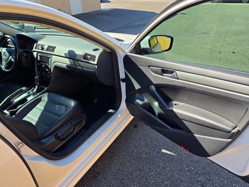 Used 2015 Volkswagen Passat TDI SE FWD image 21