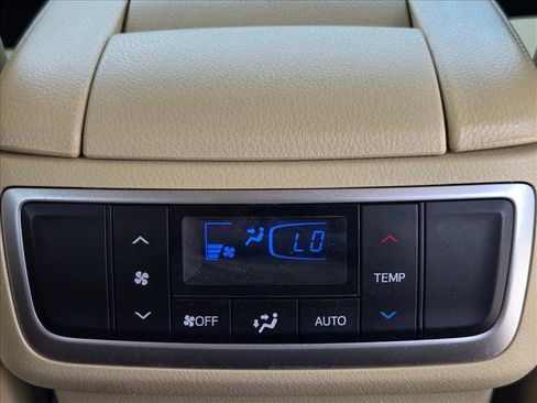 Used 2018 Toyota Highlander XLE FWD image 16