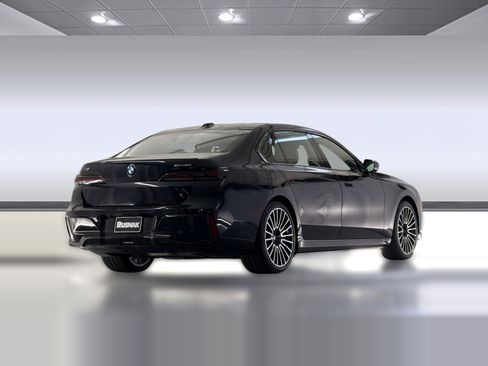 Used 2026 BMW i7 xDrive60 AWD/4WD image 8