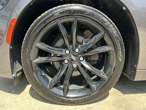 Used 2018 Dodge Charger SXT w/ Blacktop Package RWD image 9