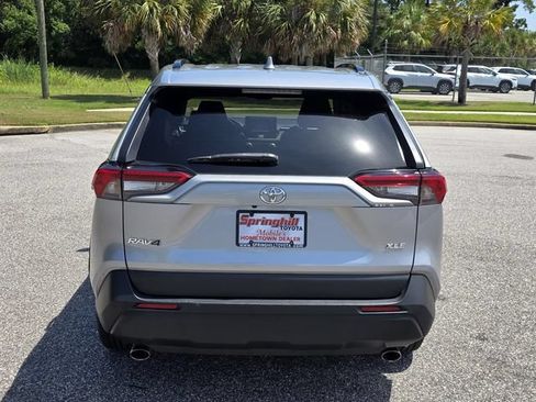 Used 2022 Toyota RAV4 XLE w/ Convenience Package FWD image 3