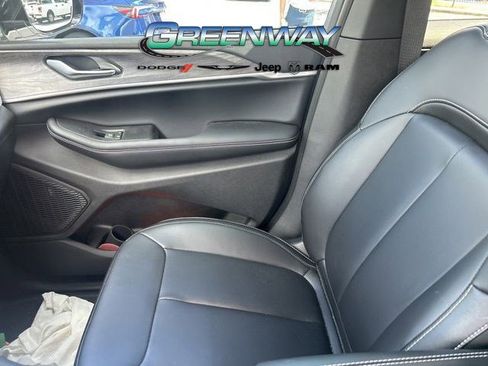 Used 2025 Jeep Grand Cherokee Limited w/ Black Appearance Package image 14