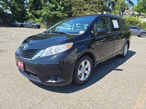 Used 2014 Toyota Sienna LE FWD image 7