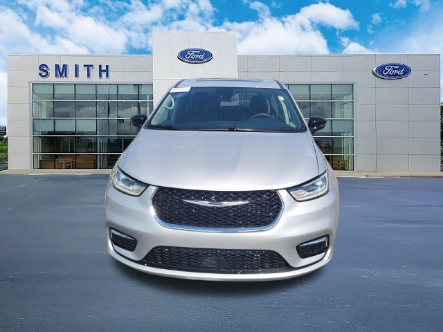 Used 2024 Chrysler Pacifica Limited FWD image 2