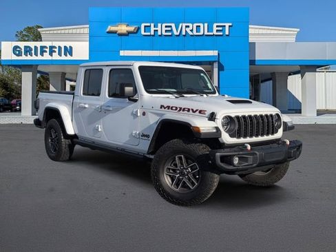 Used 2025 Jeep Gladiator Mojave image 1