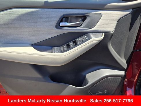 Used 2023 Nissan Rogue SV FWD image 19