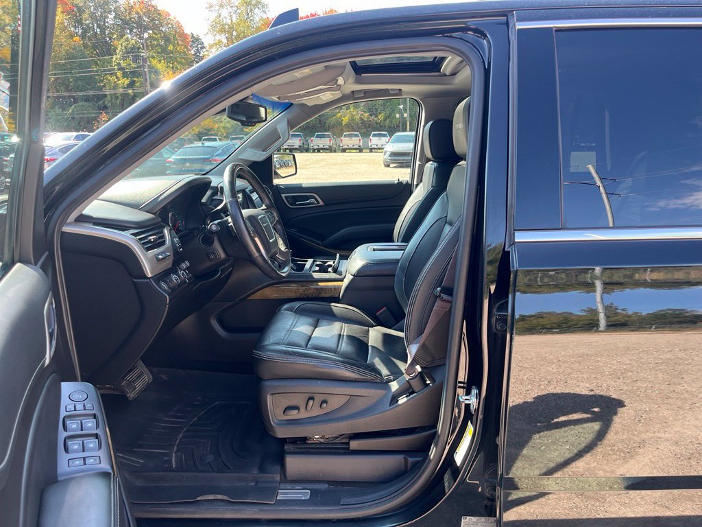 Used 2017 GMC Yukon Denali w/ Enhanced Security Package AWD/4WD image 19