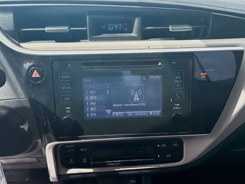 Used 2018 Toyota Corolla LE FWD image 12