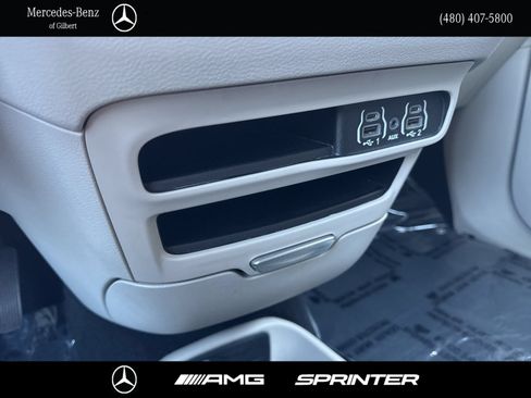 Used 2023 Chrysler Pacifica Touring-L FWD image 28