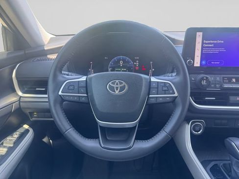 Certified 2024 Toyota Grand Highlander FWD image 11