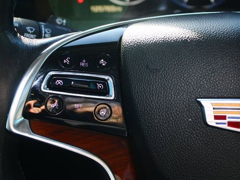 Used 2015 Cadillac Escalade Luxury image 16