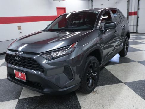 Used 2022 Toyota RAV4 LE FWD image 5