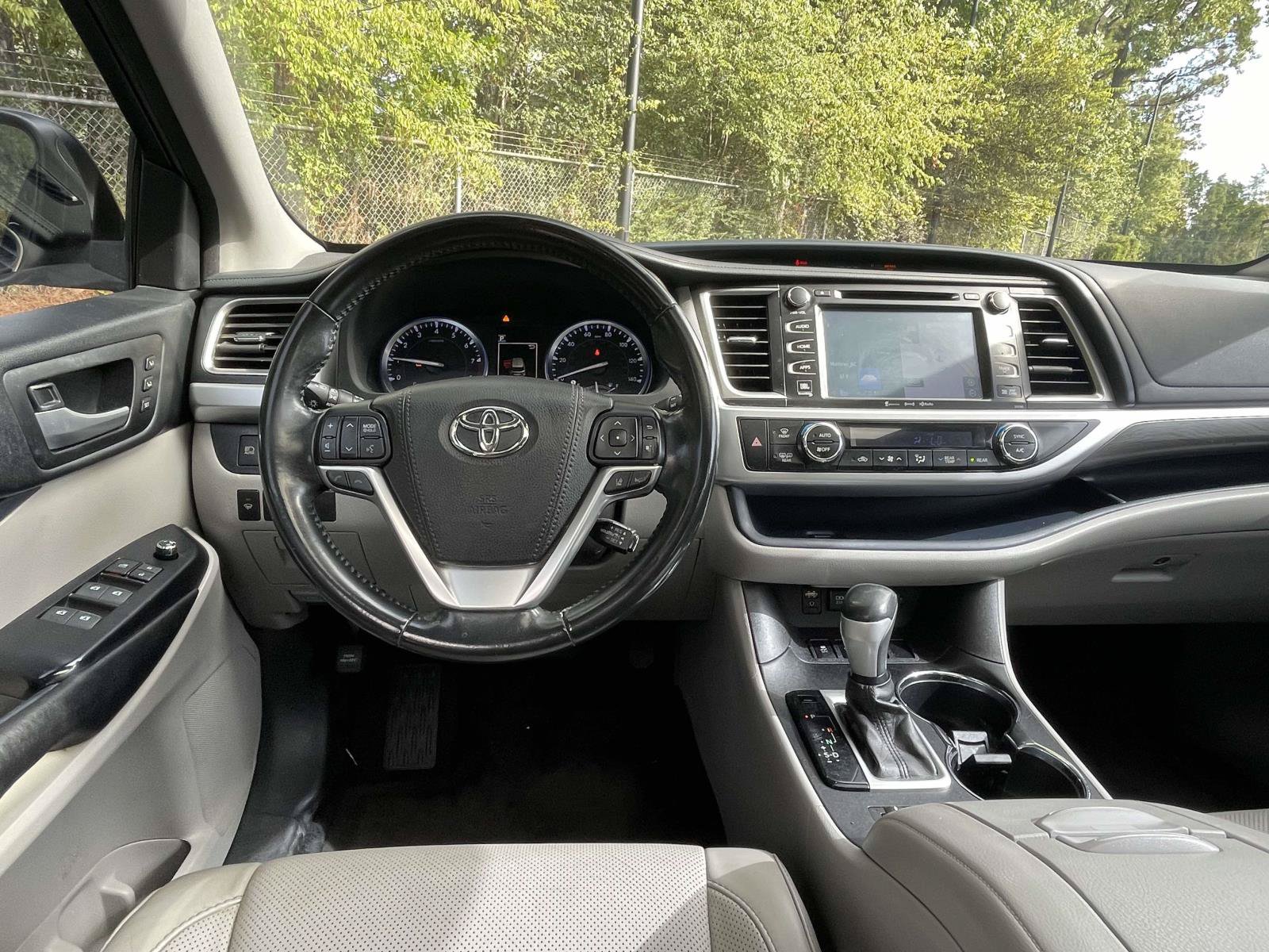 Used 2017 Toyota Highlander Limited FWD image 13