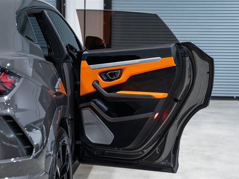 Used 2021 Lamborghini Urus AWD/4WD image 30