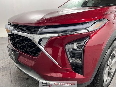 Used 2025 Chevrolet Trax LT image 11