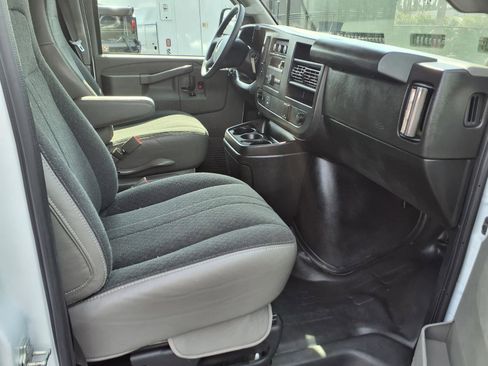 Used 2024 GMC Savana 2500 w/ Driver Convenience Package RWD image 10