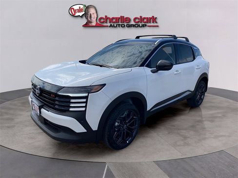 New 2026 Nissan Kicks SR w/ Cold Weather Package image 2